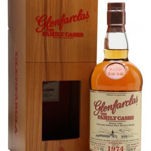 Glenfarclas 1974 / Family Casks S15 / #4076 Speyside Whisky
